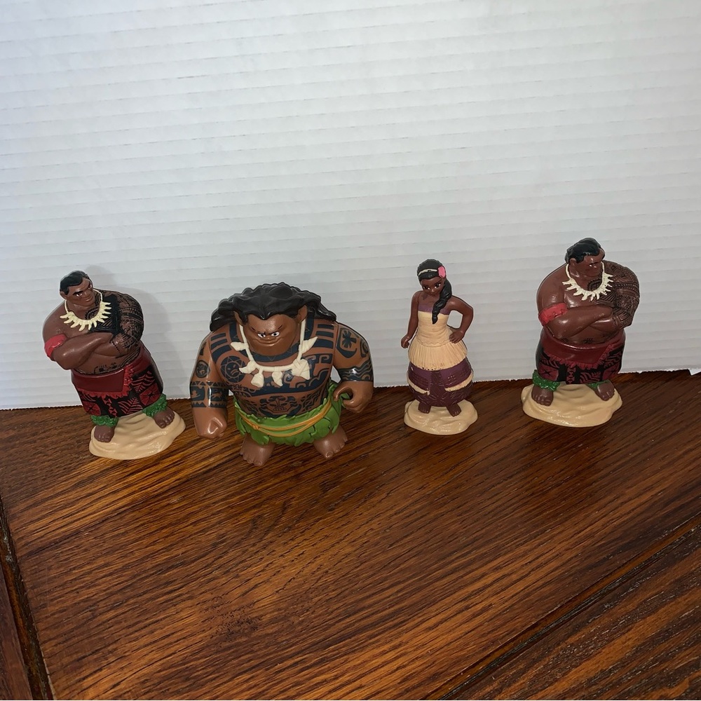 Maui . Chief Tui (2) & Sina figurines from  Disneys Moana